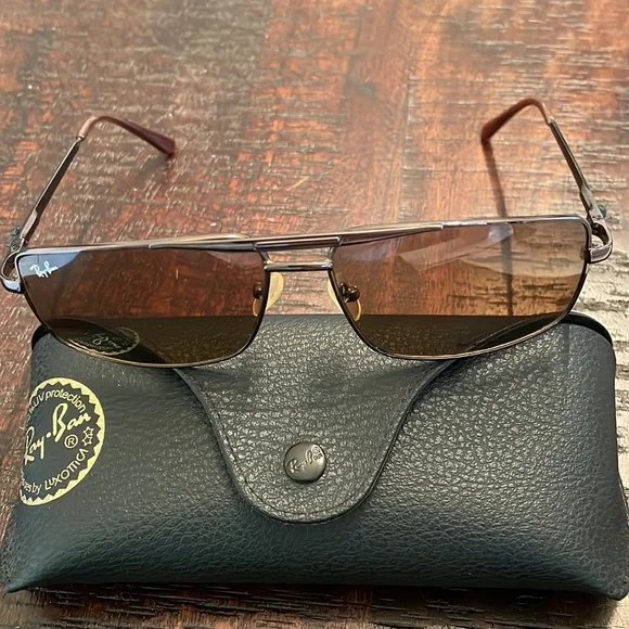 Authentic Ray-Ban Aviator Style Sunglasses - Picture 3 of 9